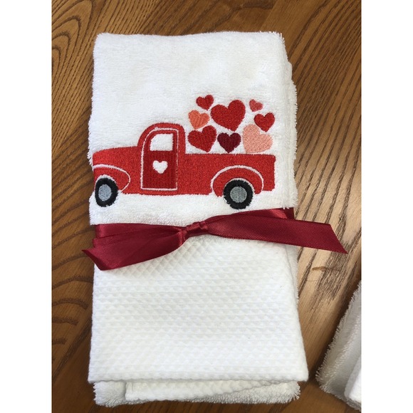 Valentine's Day hand towels Set Of 2 -New - Picture 3 of 3